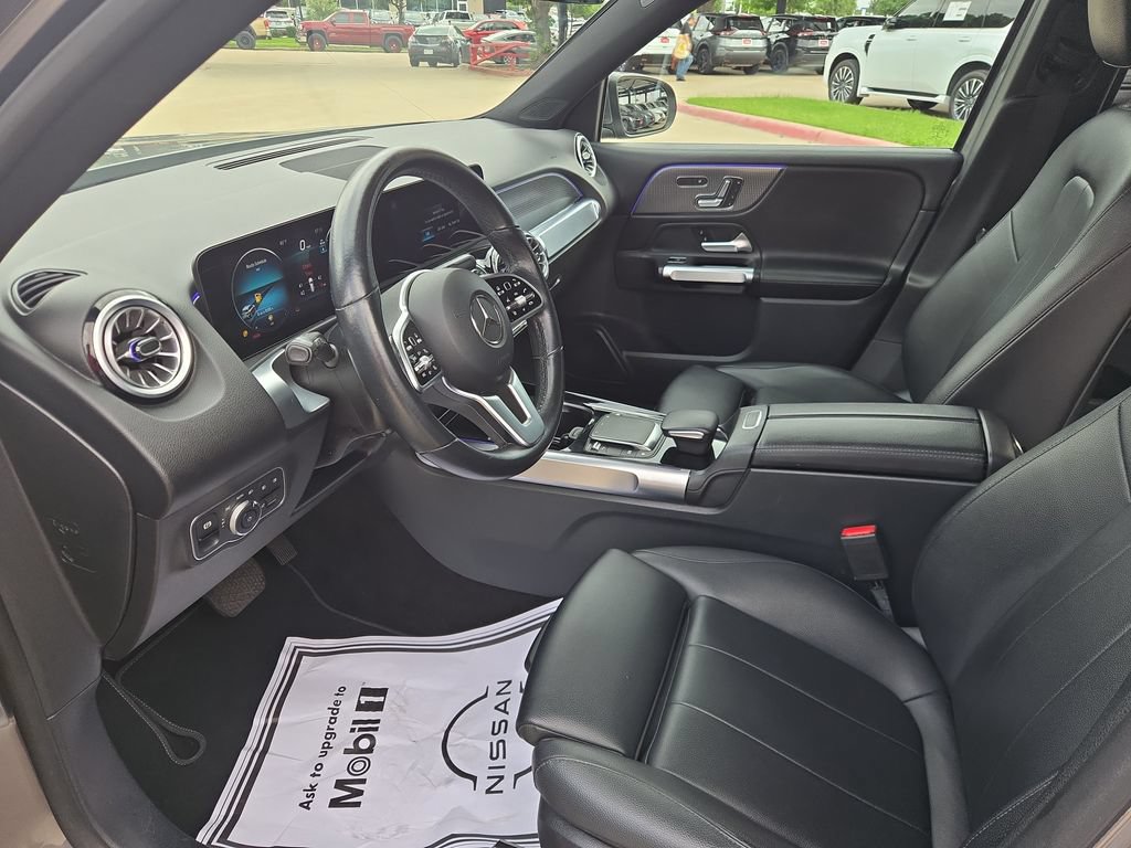 Used 2023 Mercedes-Benz GLB 250 4MATIC w/ Premium Package image 18