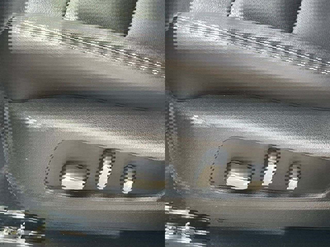 Used 2023 Cadillac XT6 Premium Luxury w/ Technology Package AWD/4WD image 6