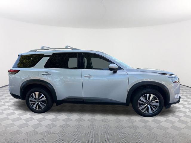 Used 2023 Nissan Pathfinder SL w/ Black Appearance Package FWD image 4