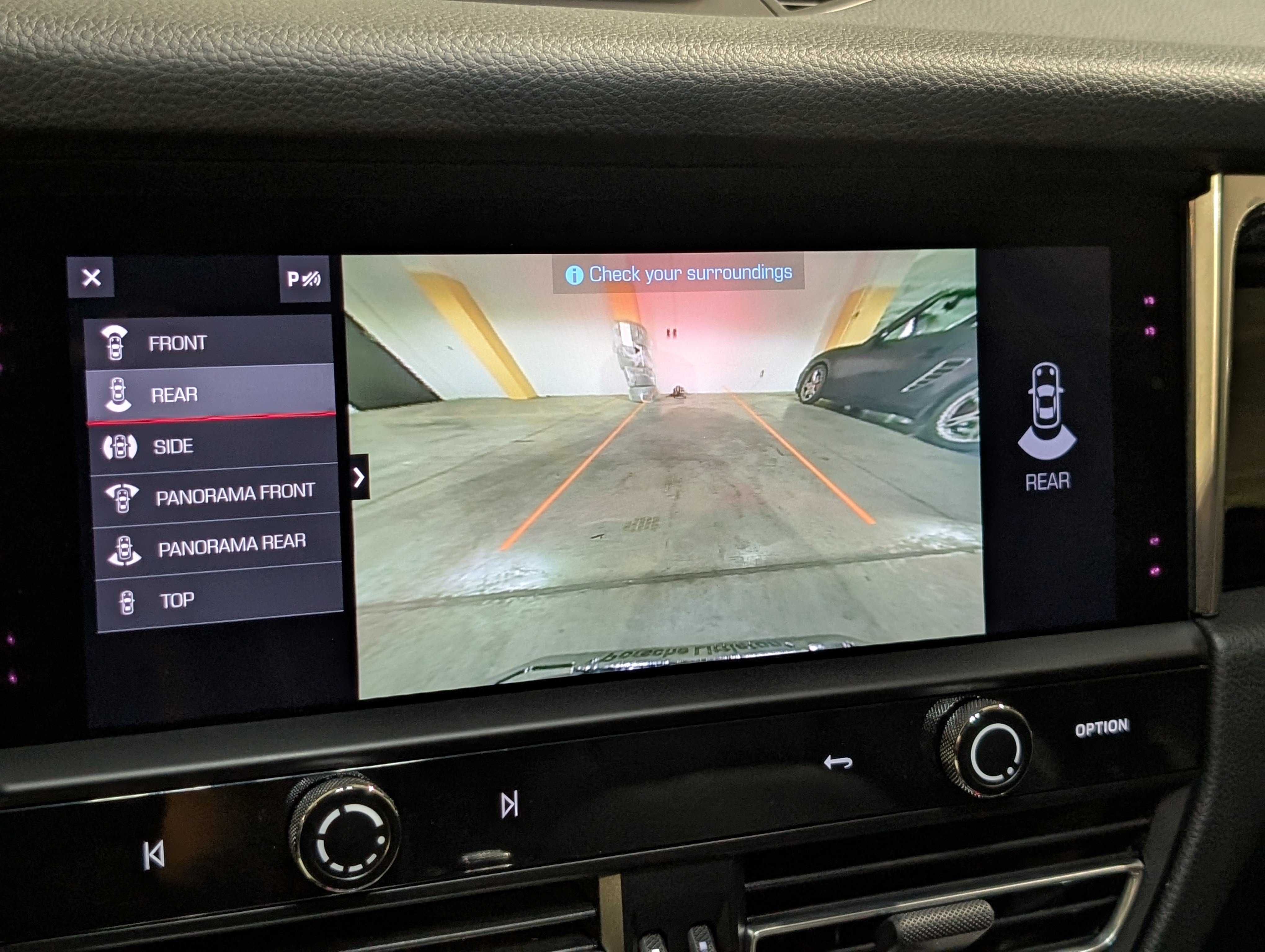 Certified 2022 Porsche Macan S AWD/4WD image 37