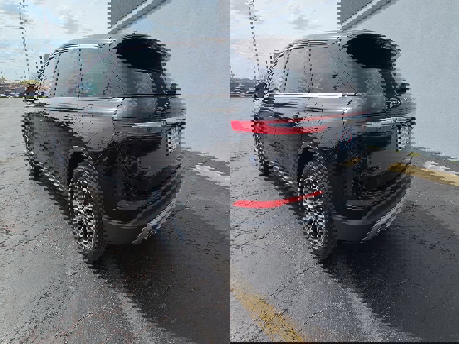 Used 2023 Lincoln Corsair AWD w/ Equipment Group 101A image 7