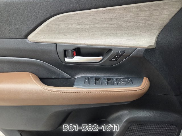 Used 2024 Toyota Grand Highlander AWD image 33
