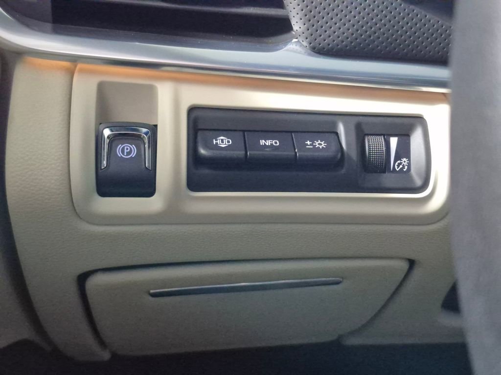 Used 2013 Cadillac XTS Platinum AWD/4WD image 16