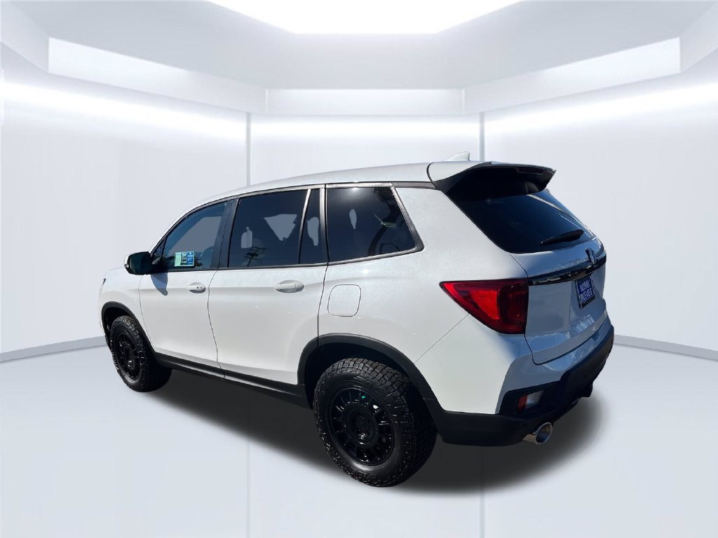Used 2025 Honda Passport EX-L image 3