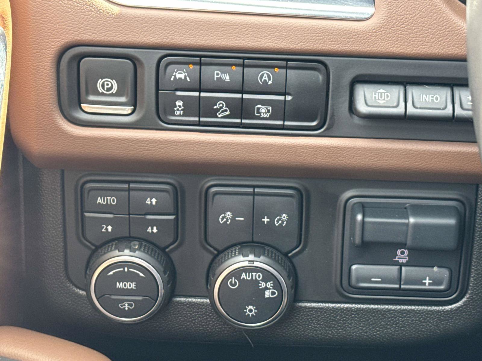 Certified 2024 Chevrolet Tahoe High Country AWD/4WD image 12