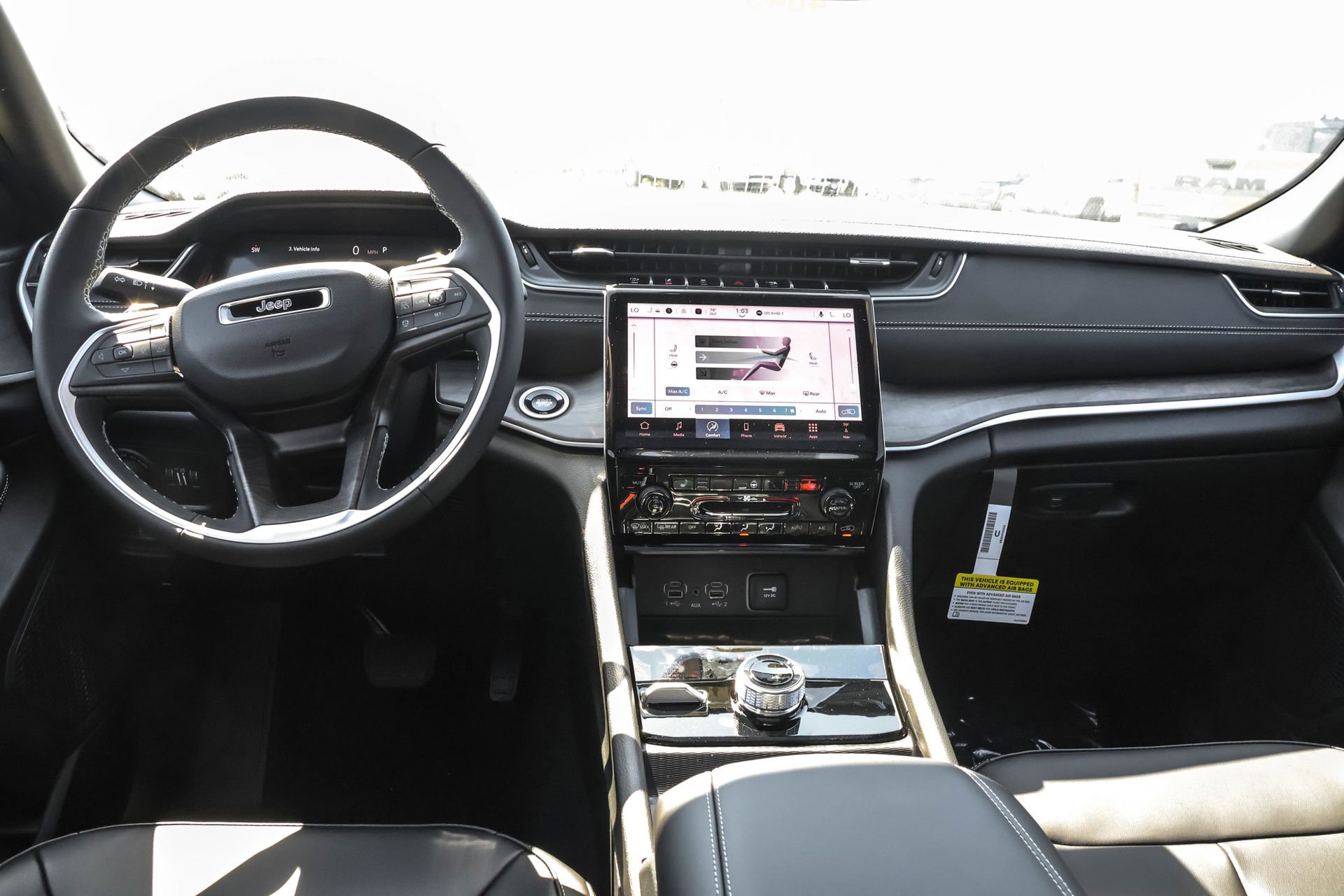 New 2025 Jeep Grand Cherokee Limited w/ Luxury Tech Group II image 16