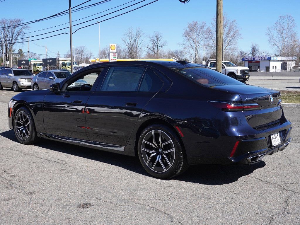 Used 2023 BMW 760i xDrive image 11
