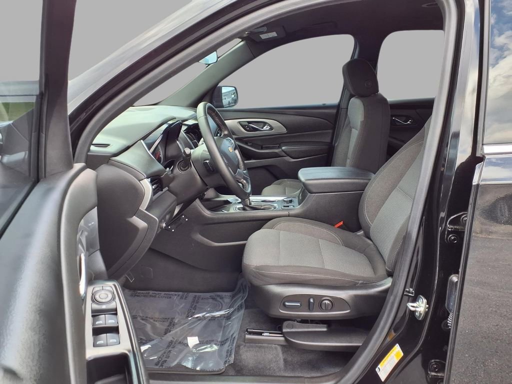 Used 2023 Chevrolet Traverse LT image 22