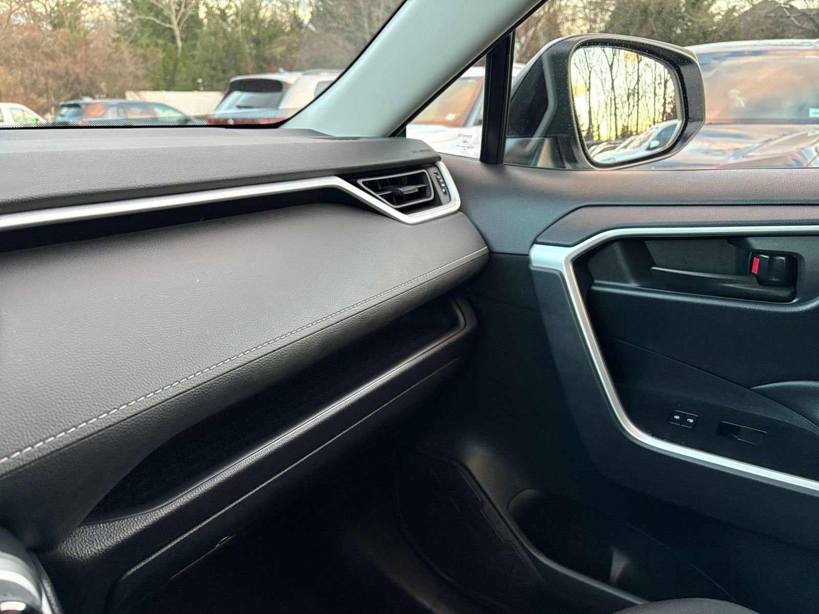 Used 2025 Toyota RAV4 LE image 34