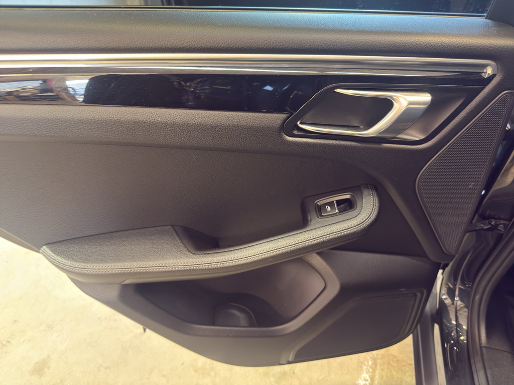 Used 2017 Porsche Macan AWD/4WD image 29