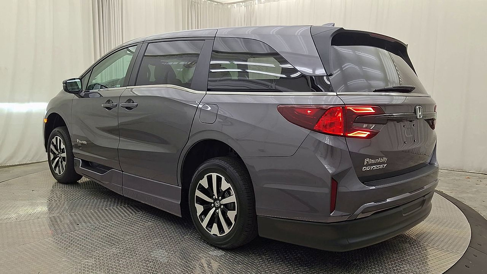 Used 2026 Honda Odyssey EX-L image 12