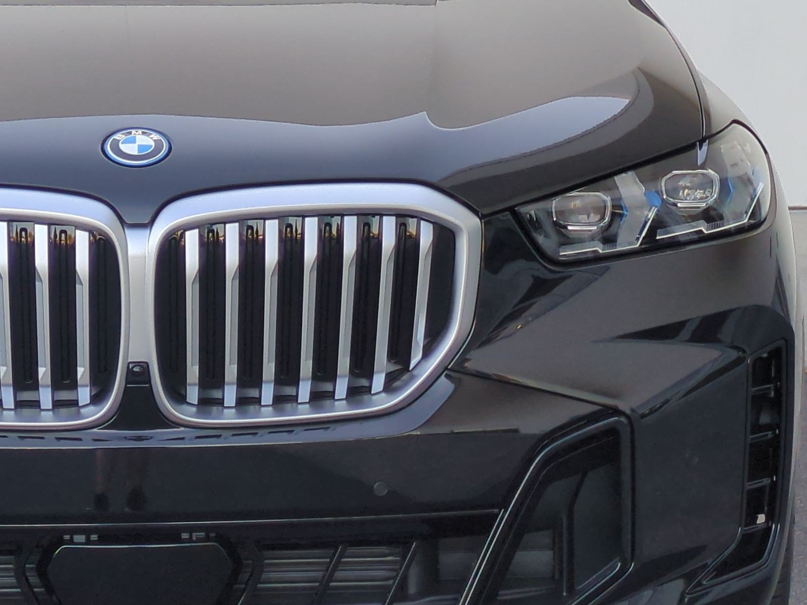 New 2026 BMW X5 xDrive50e w/ M Sport Package AWD/4WD image 6