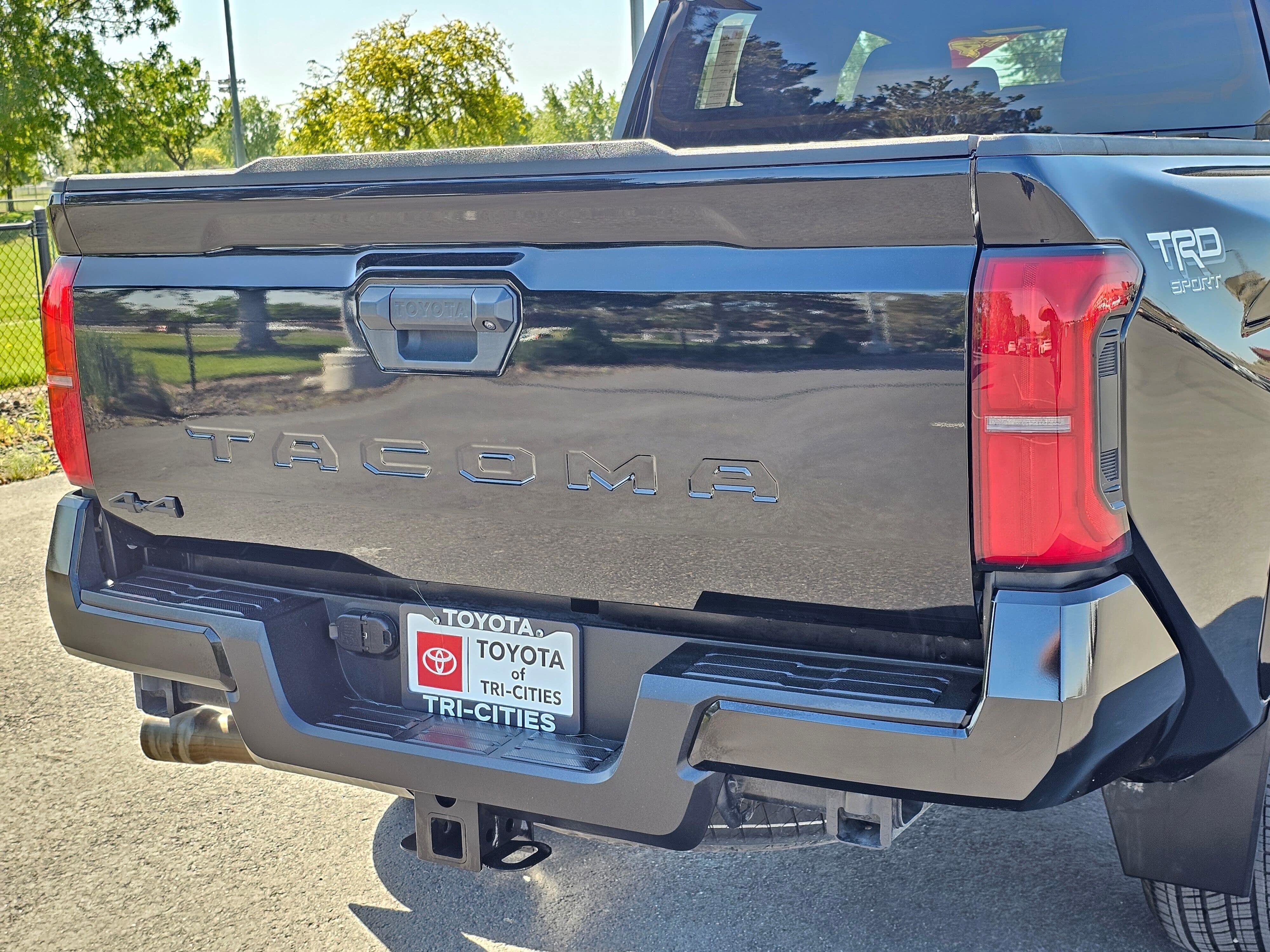 Used 2024 Toyota Tacoma TRD Sport AWD/4WD image 13