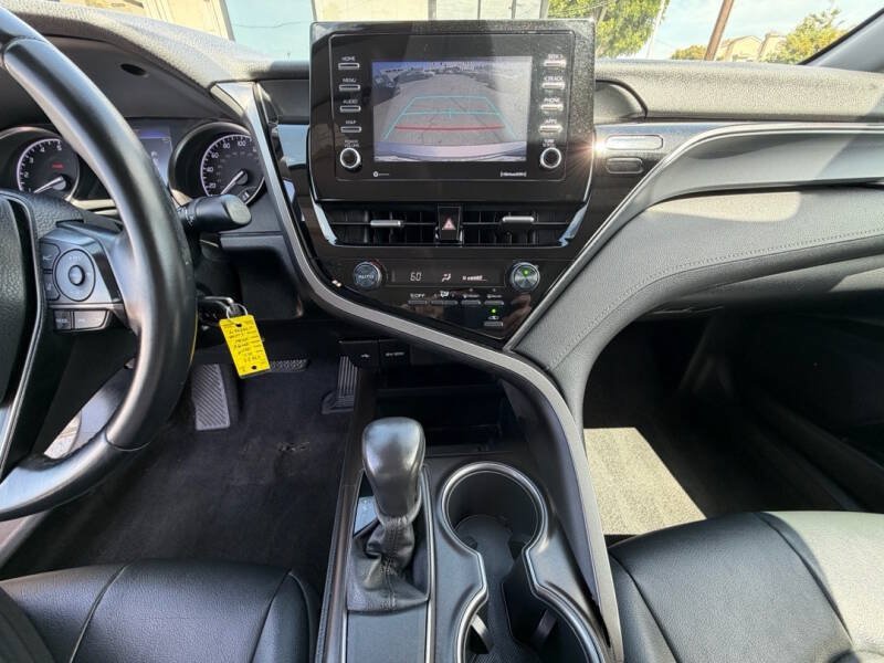 Used 2021 Toyota Camry SE FWD image 16