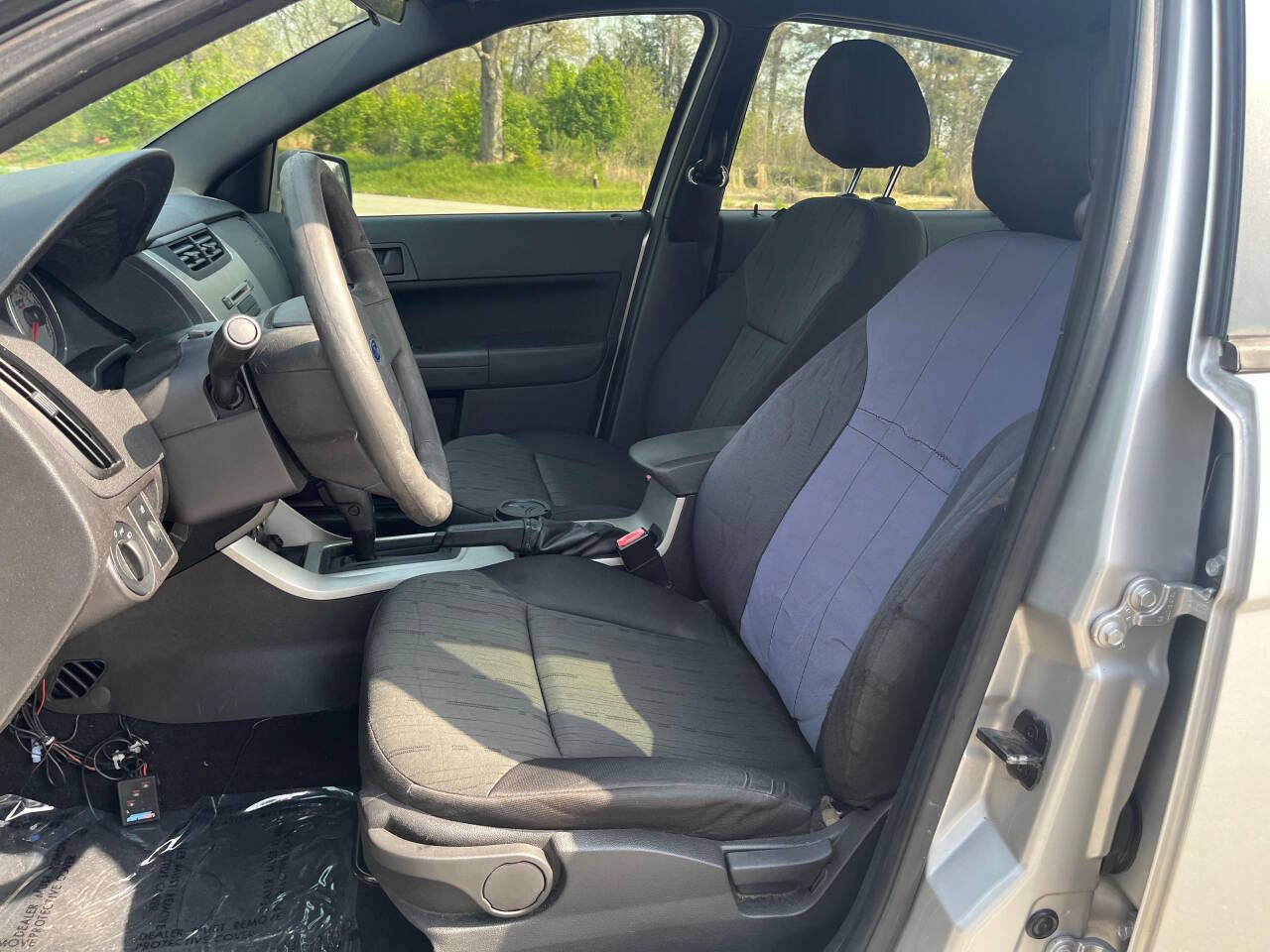 Used 2010 Ford Focus SE FWD image 8