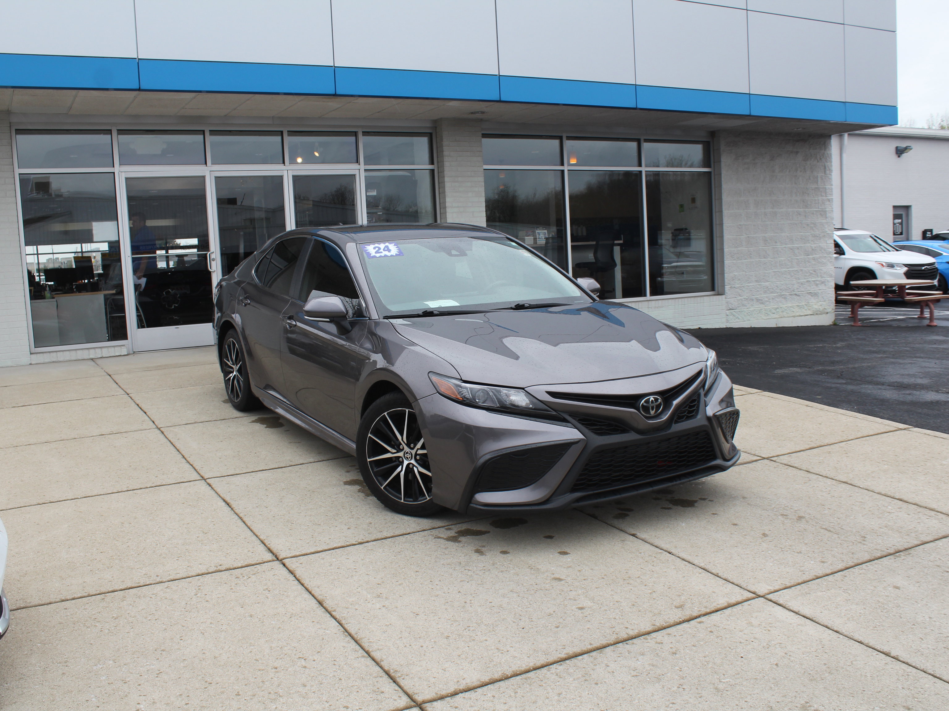 Used 2024 Toyota Camry SE image 30