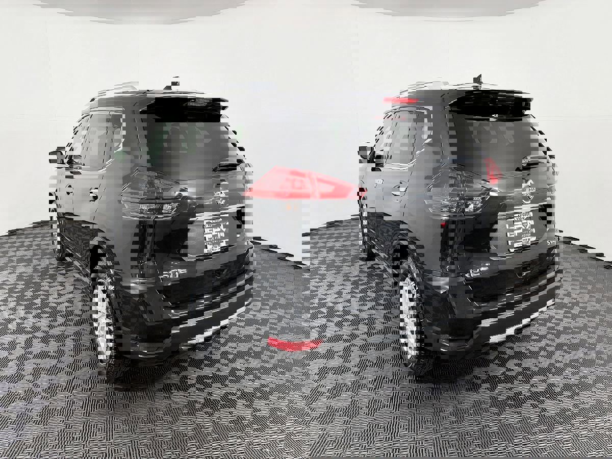 Used 2018 Nissan Rogue SV image 16