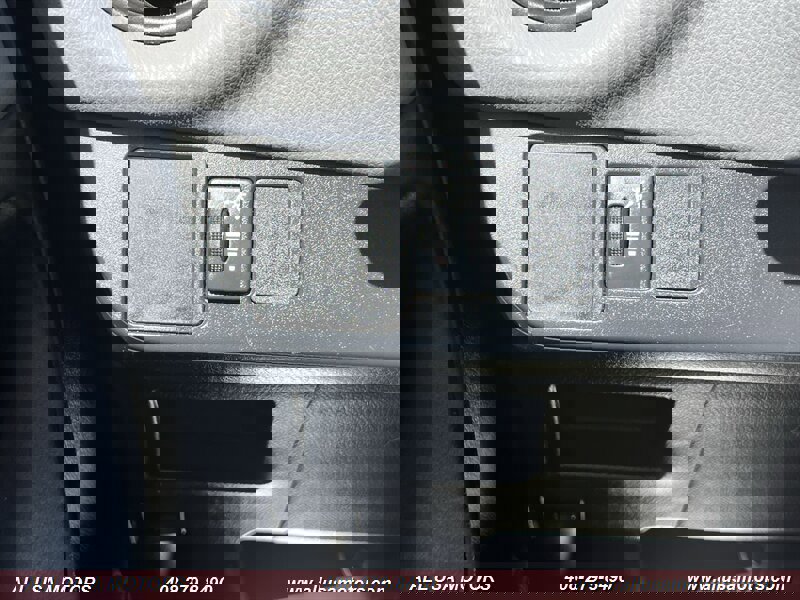 Used 2015 Toyota Yaris L image 31