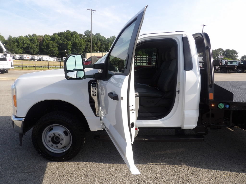 Used 2023 Ford F350 XLT AWD/4WD image 13