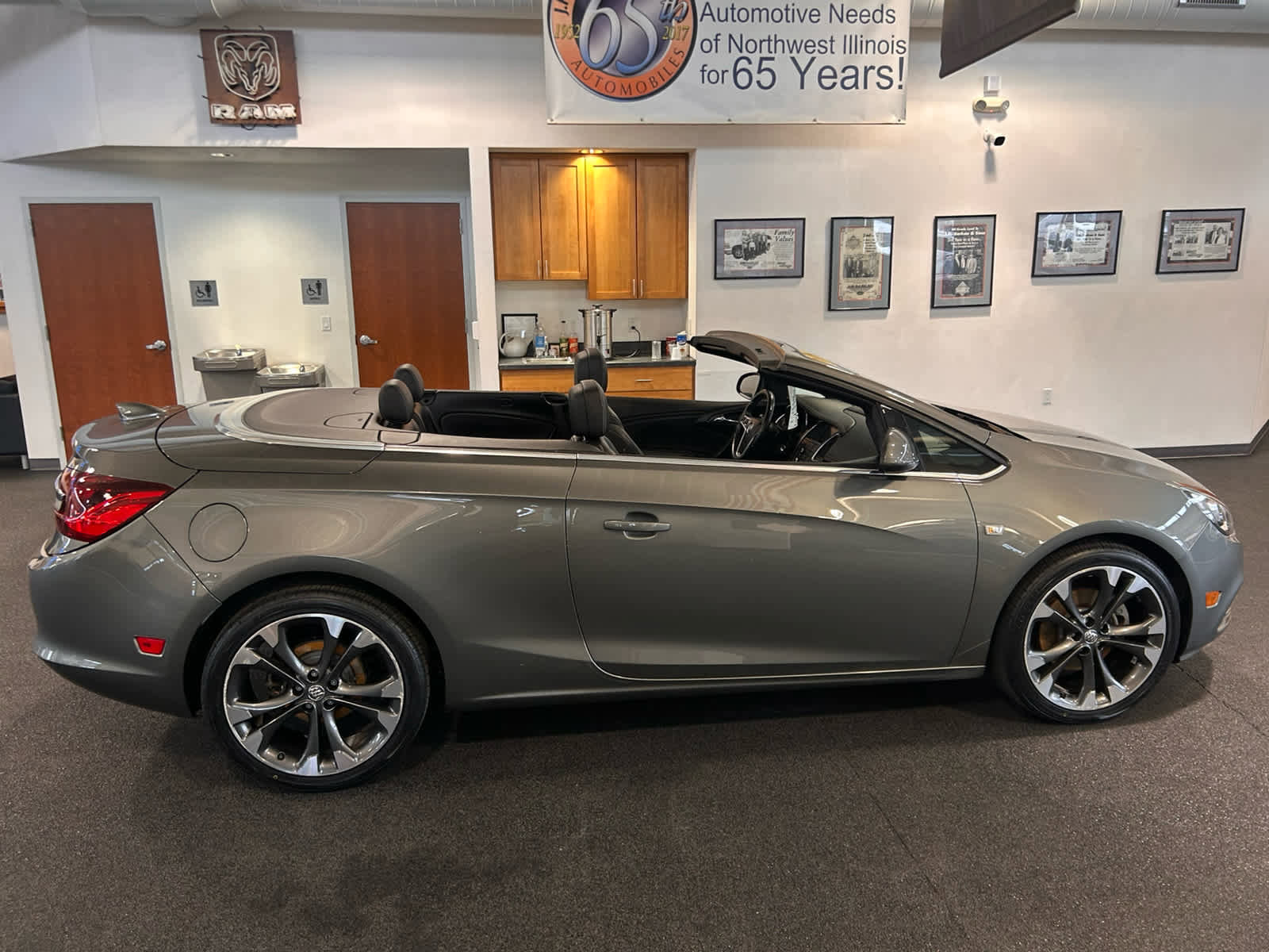 Used 2017 Buick Cascada Premium FWD image 3