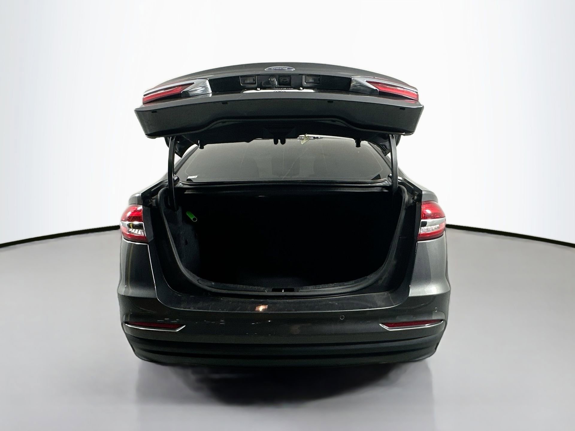 Used 2019 Ford Fusion SE image 24