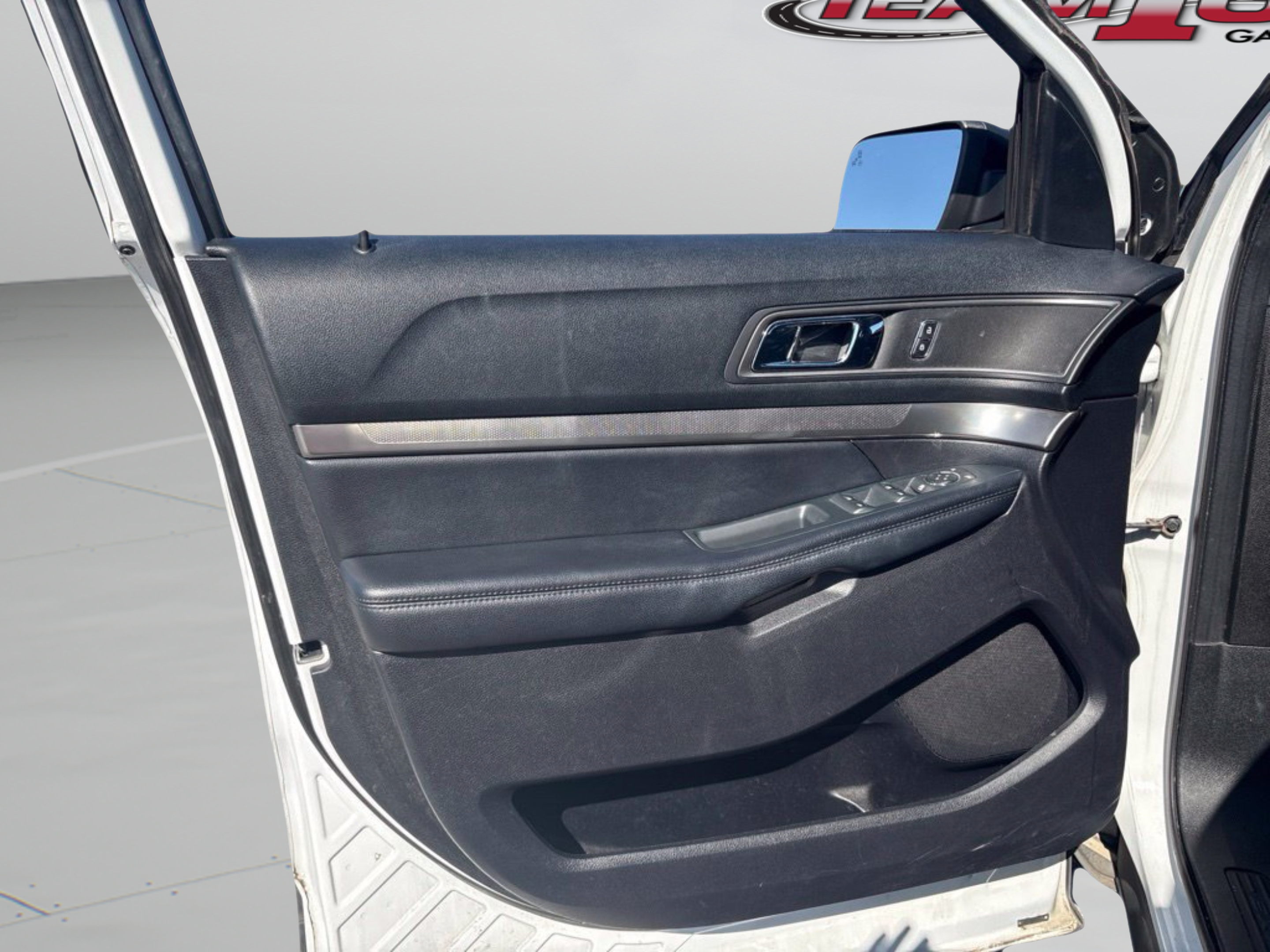Used 2019 Ford Explorer XLT w/ Equipment Group 201A AWD/4WD image 19