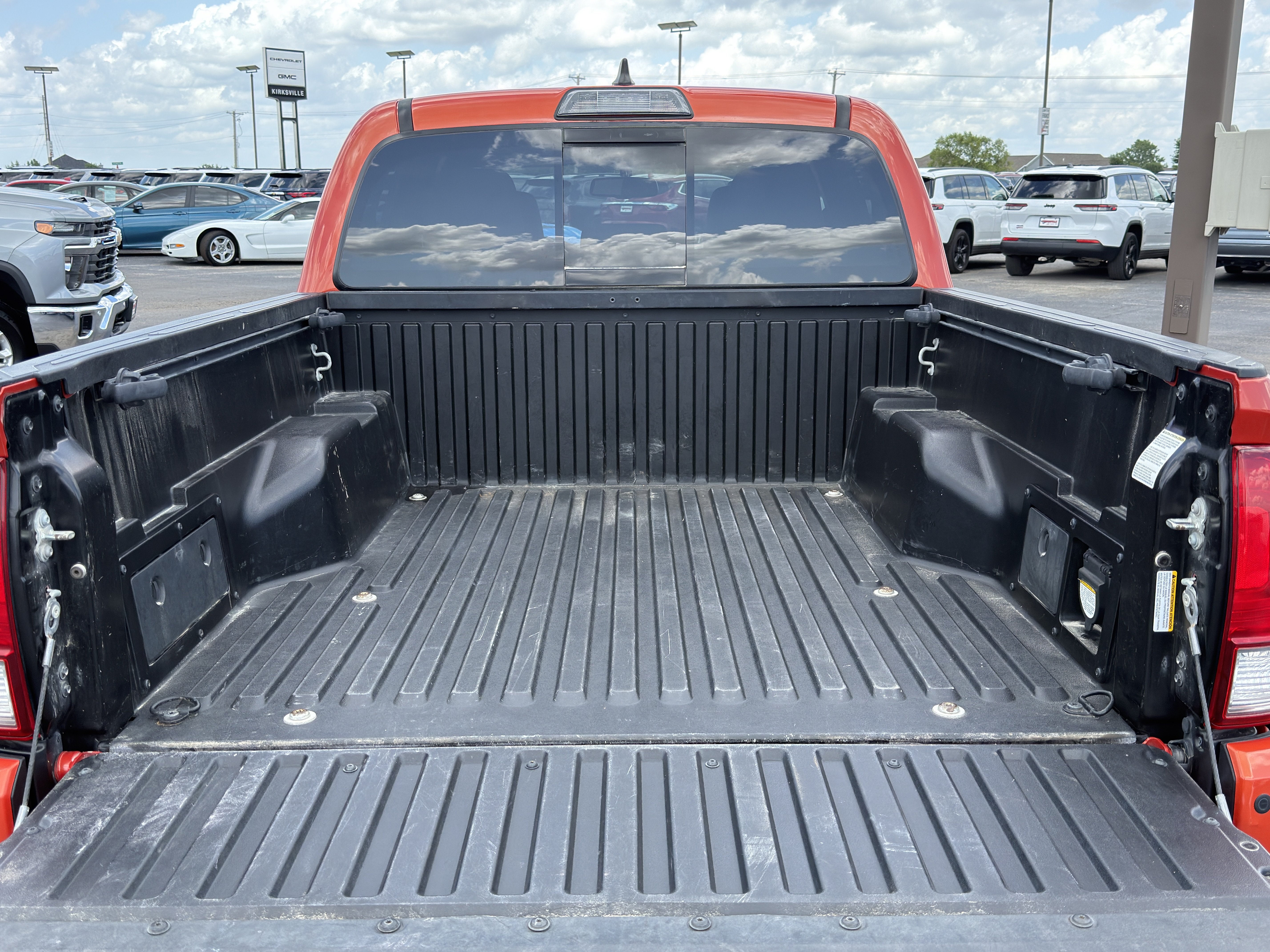Used 2017 Toyota Tacoma TRD Sport AWD/4WD image 6