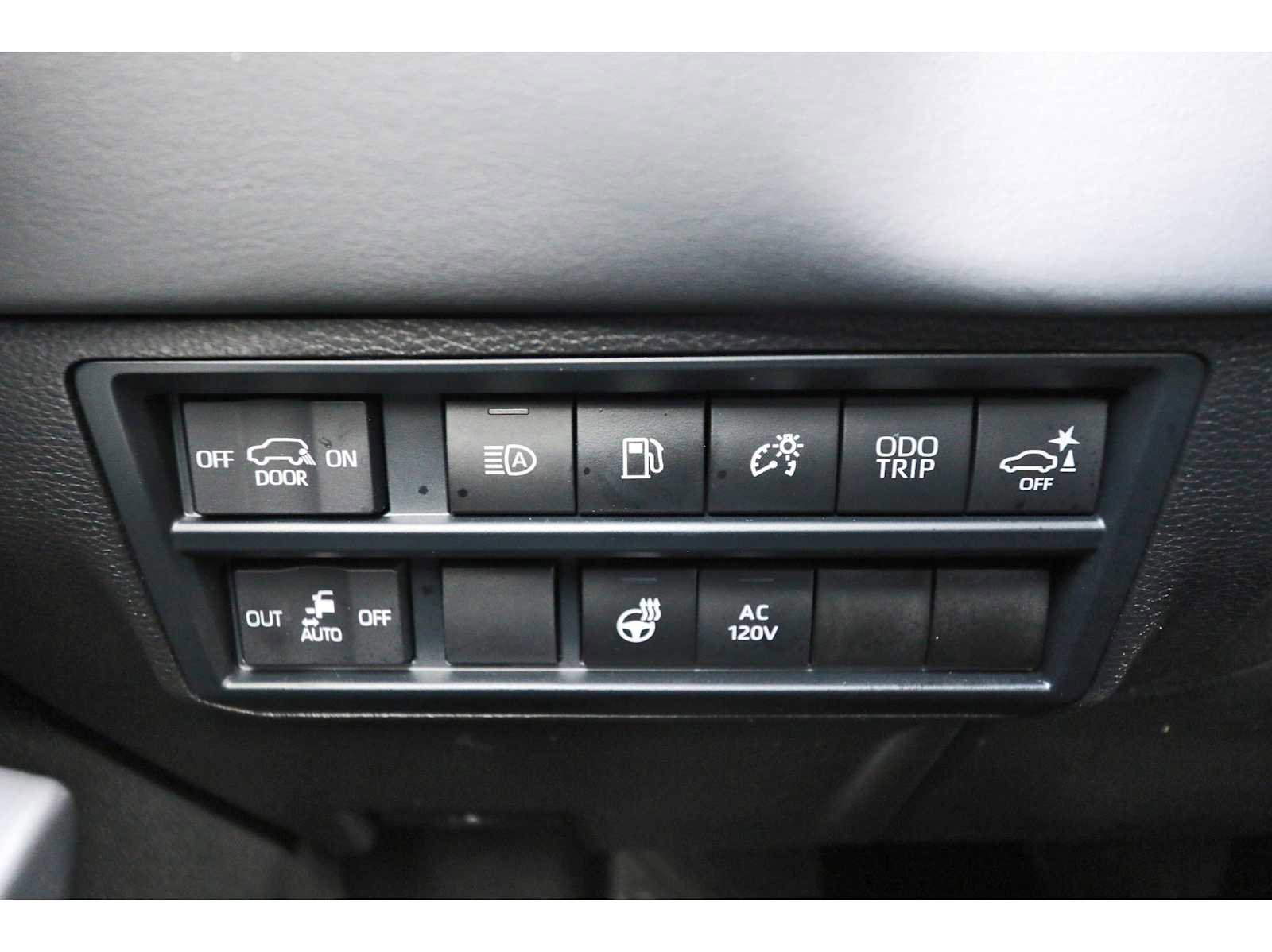 Used 2025 Toyota Sequoia Platinum image 18