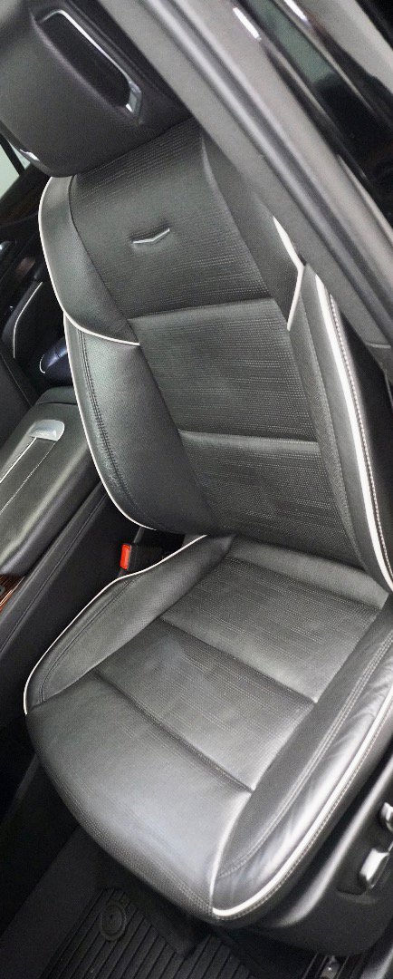 Used 2021 Cadillac Escalade Premium Luxury w/ Driver Assist Tech Package image 4