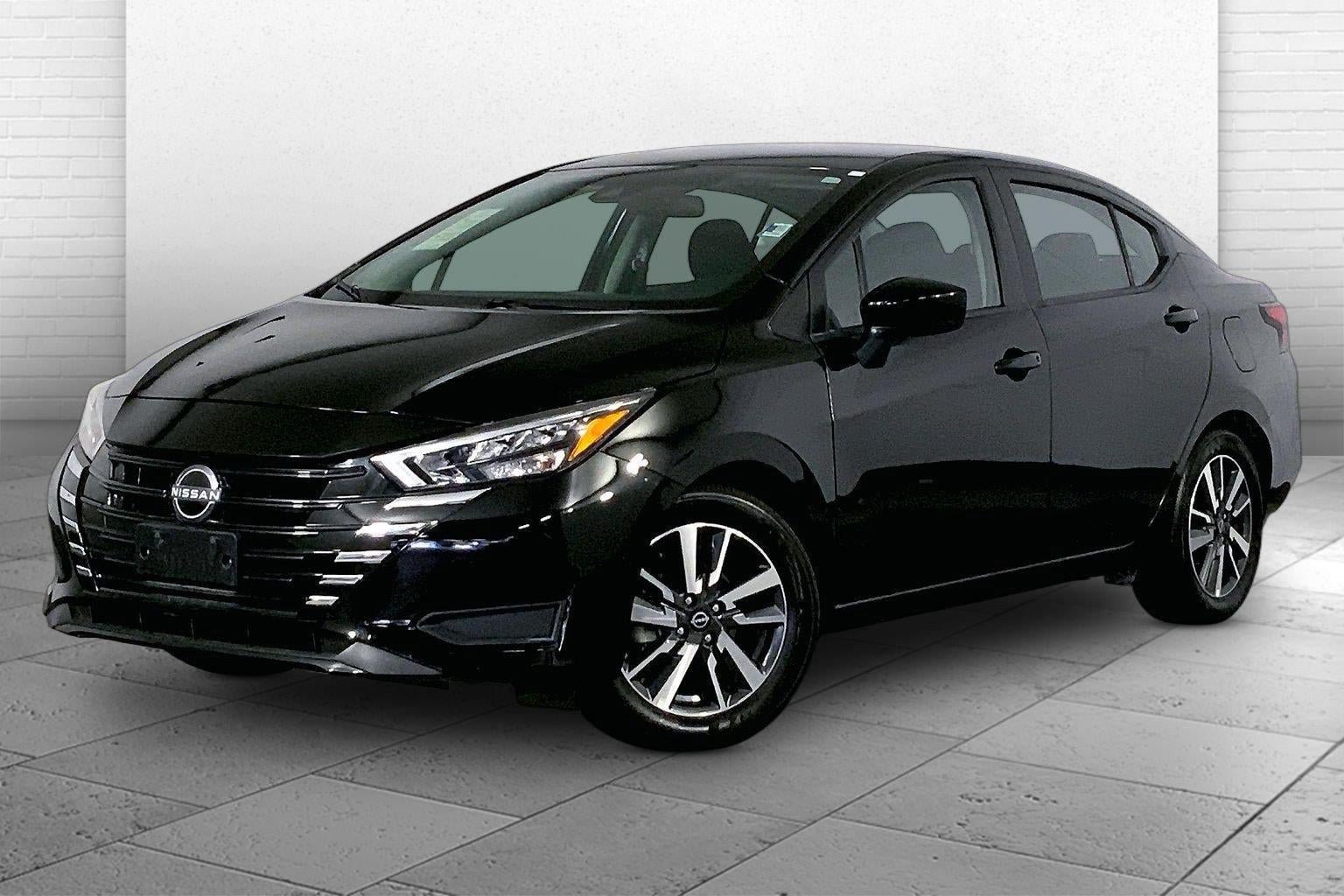 Used 2025 Nissan Versa SV FWD image 3