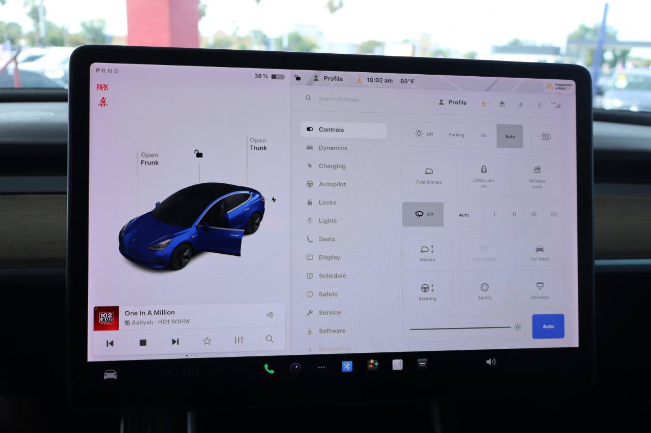 Used 2018 Tesla Model 3 Long Range RWD image 18