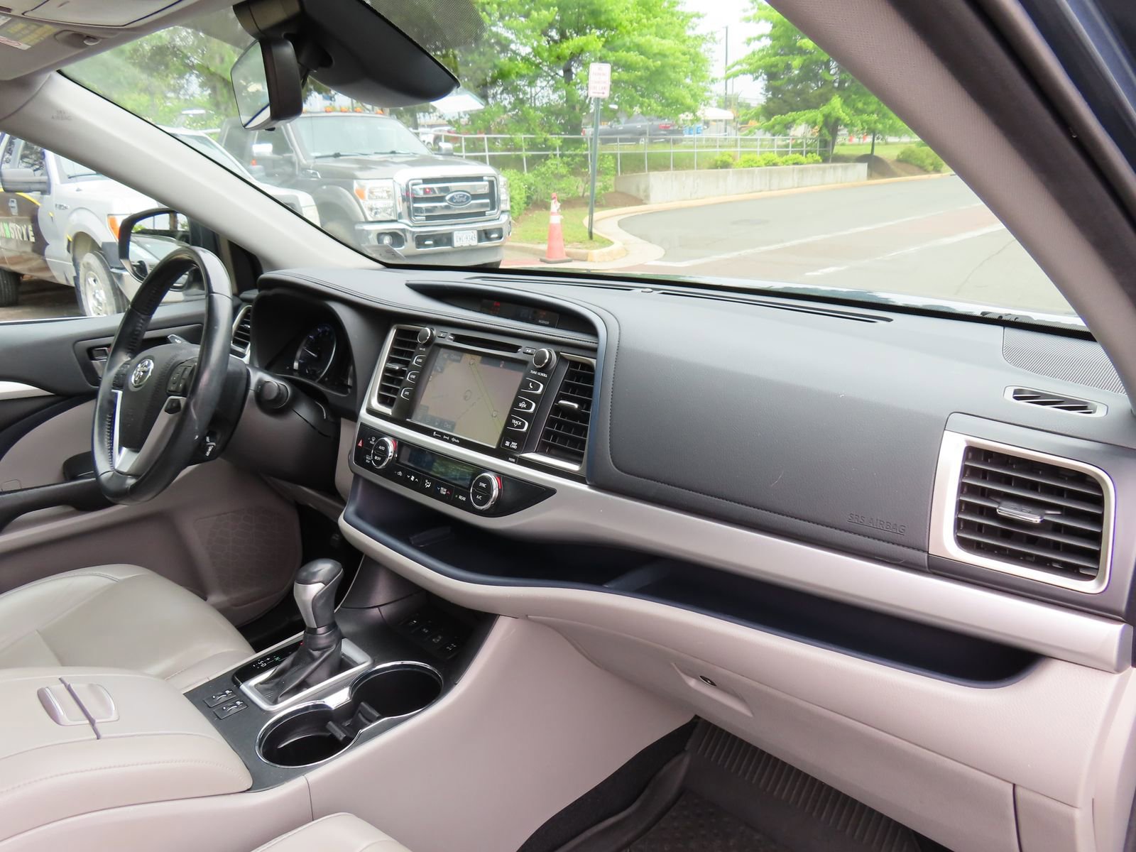 Used 2019 Toyota Highlander XLE AWD/4WD image 15