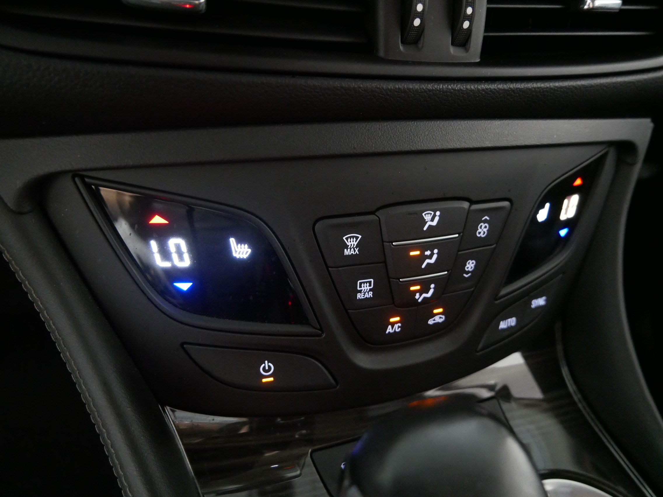 Used 2020 Buick Envision Essence FWD image 23