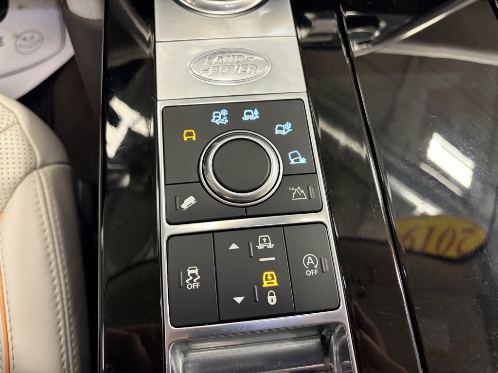 Used 2019 Land Rover Discovery HSE image 25