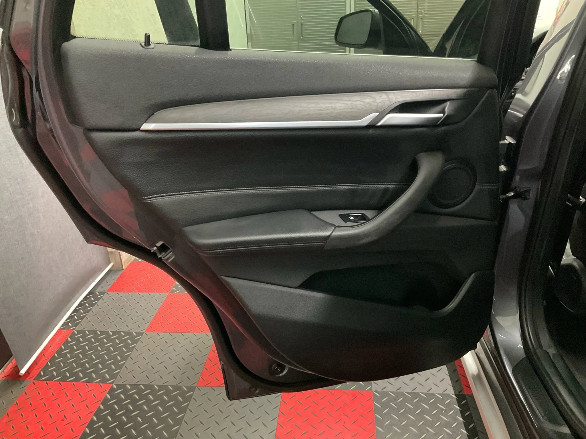 Used 2017 BMW X1 xDrive28i image 8