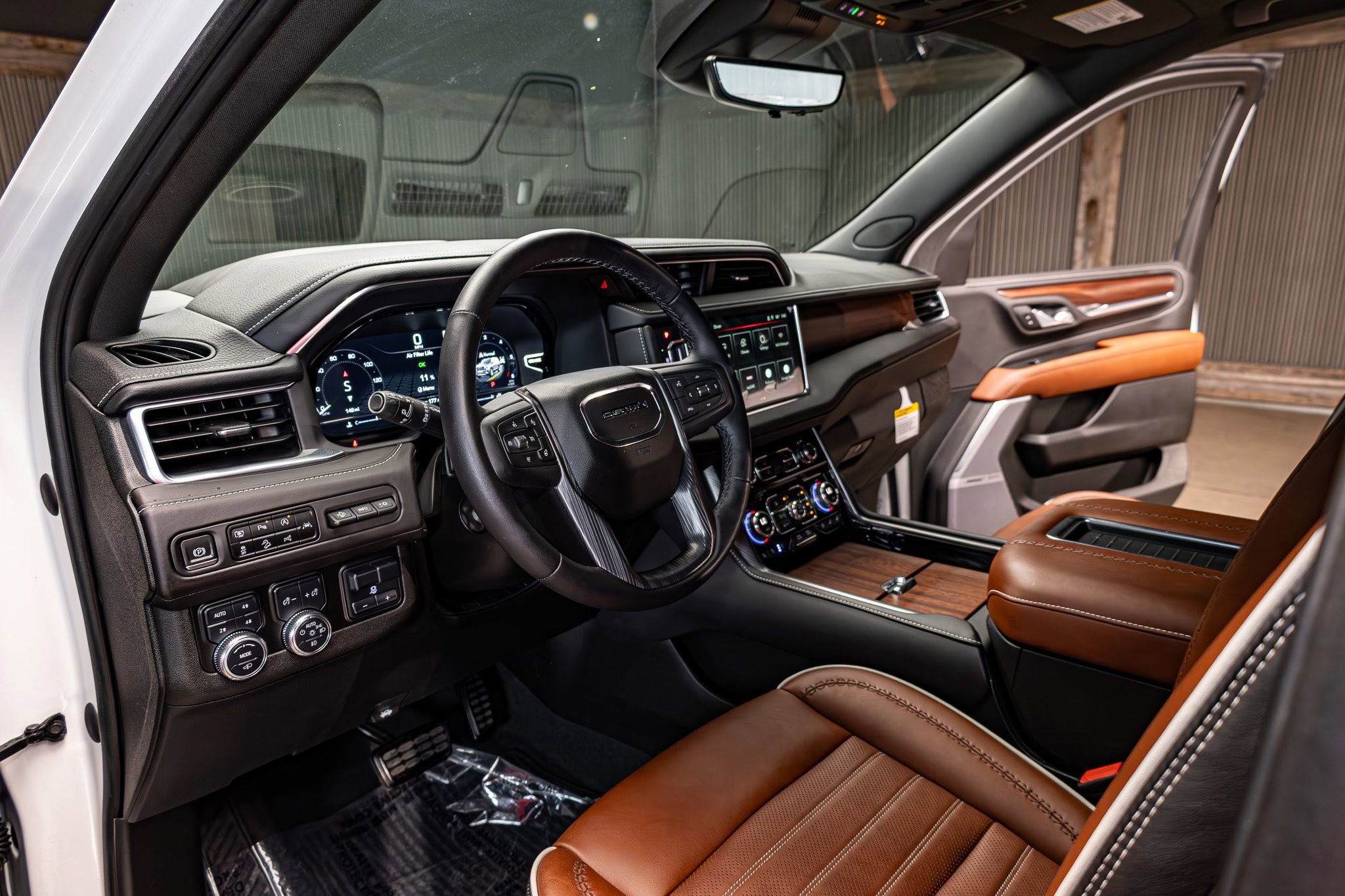 Used 2023 GMC Yukon Denali Ultimate image 13