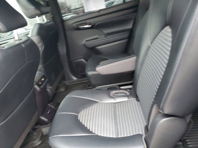 Used 2023 Toyota Highlander XSE image 25