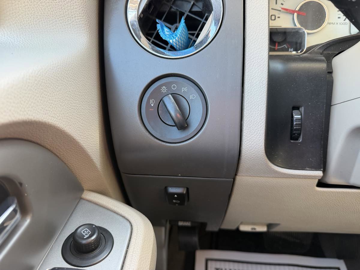 Used 2013 Ford Expedition XLT image 31