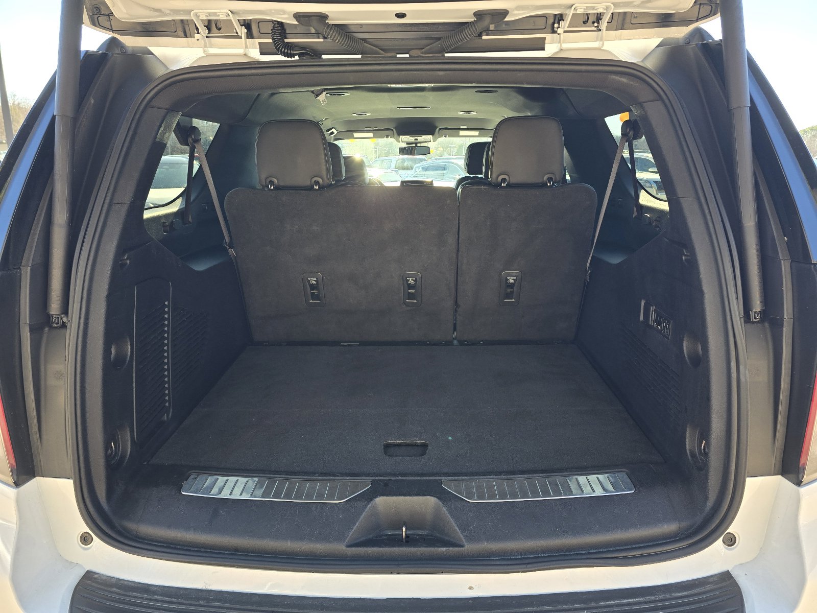 Used 2023 Chevrolet Suburban Premier RWD image 25