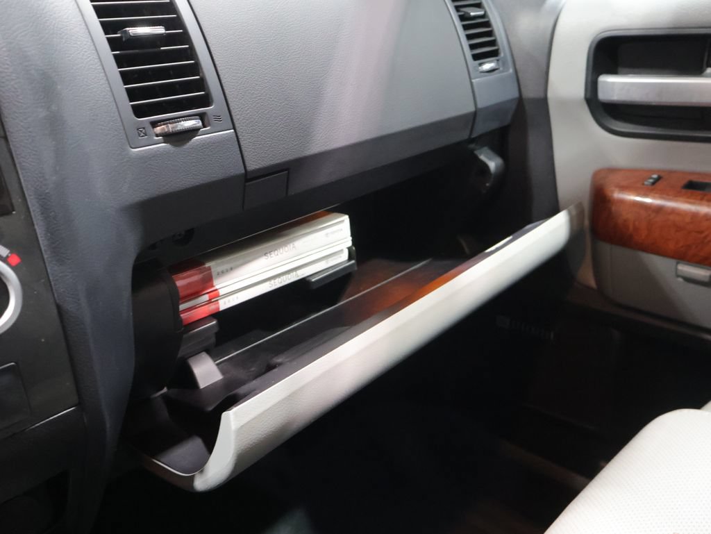 Used 2019 Toyota Sequoia Platinum AWD/4WD image 31