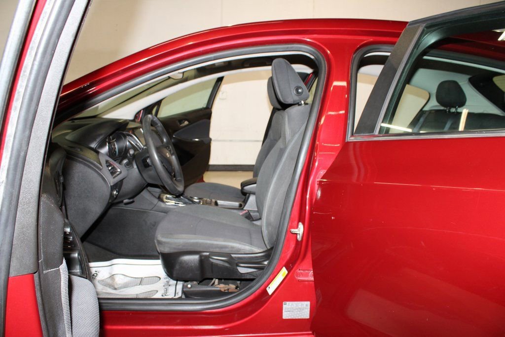 Used 2017 Chevrolet Cruze LT image 9