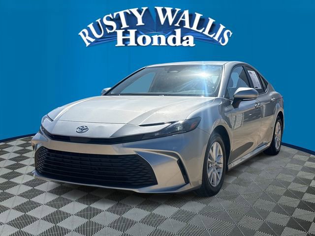 Used 2025 Toyota Camry LE image 4