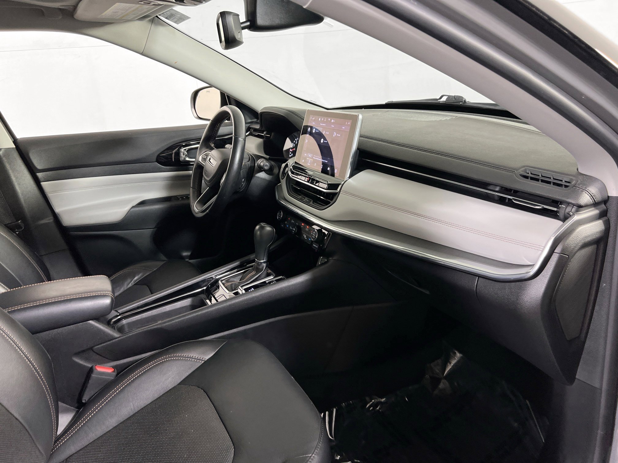 Used 2022 Jeep Compass Limited w/ Sun and Sound Group image 29