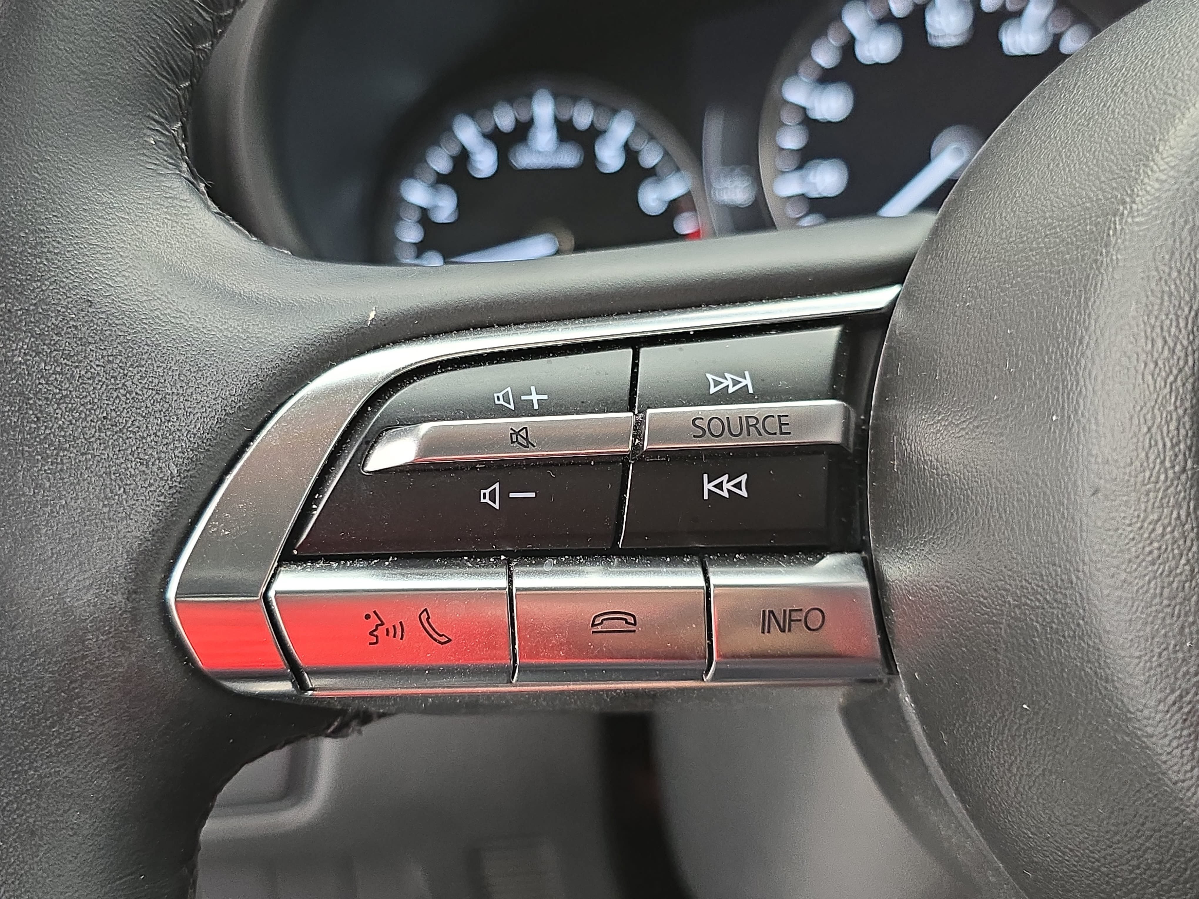 Used 2025 MAZDA CX-50 AWD 2.5 S w/ Premium Package image 17