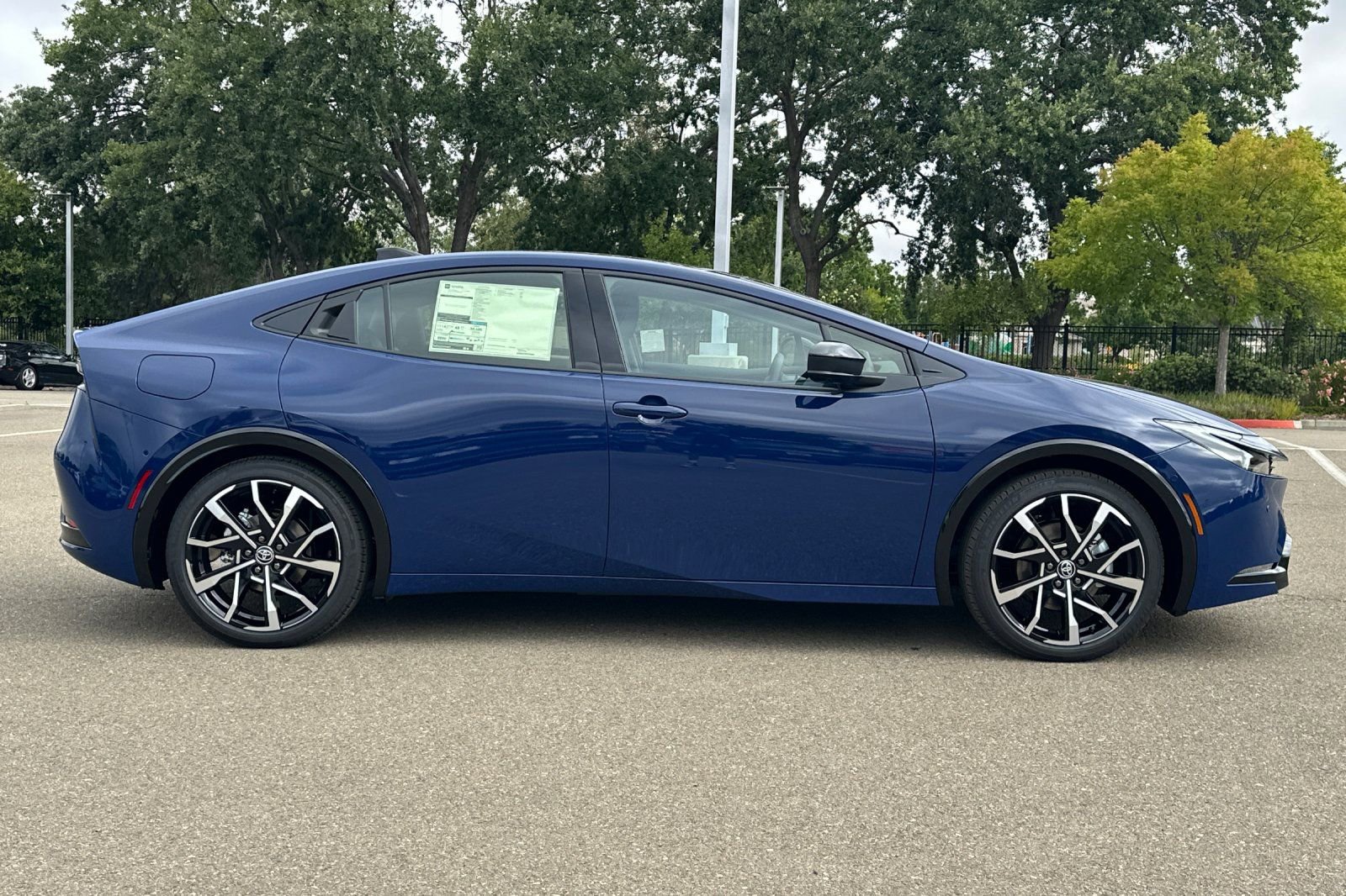 New 2026 Toyota Prius Plug-In Hybrid FWD image 3