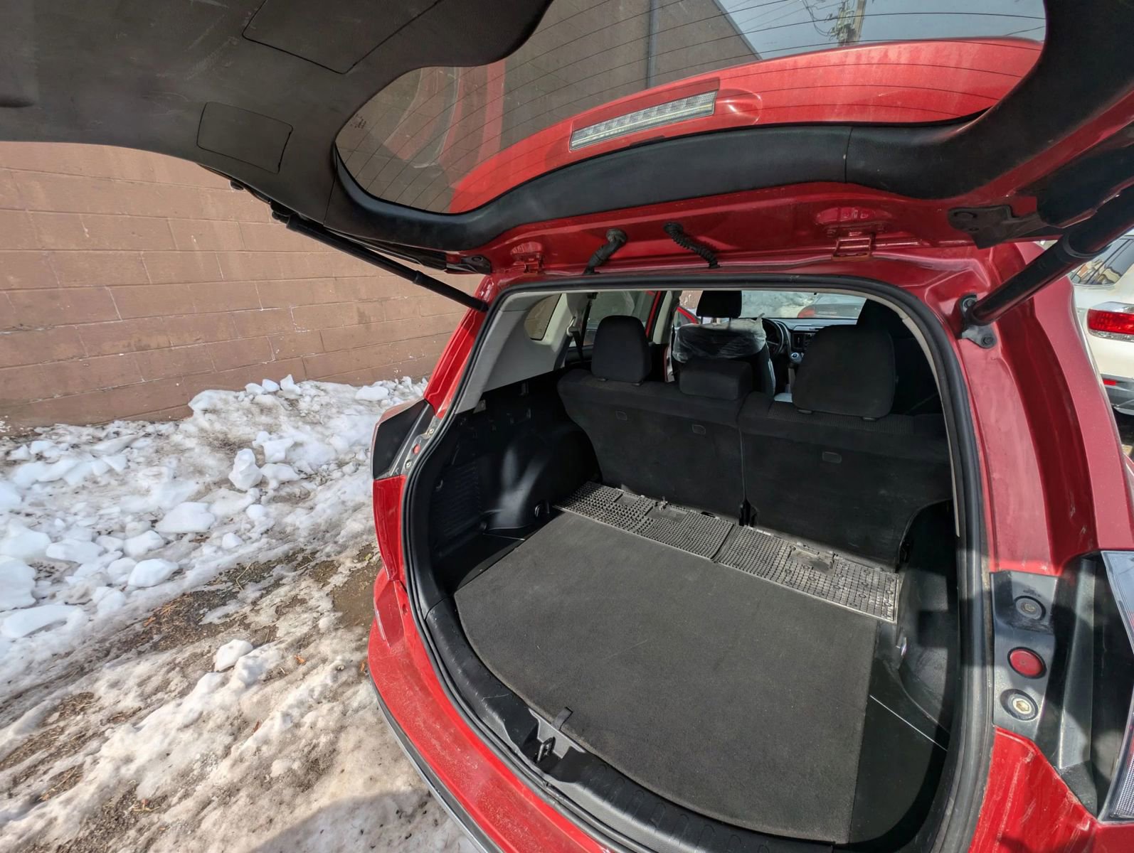 Used 2017 Toyota RAV4 XLE image 5