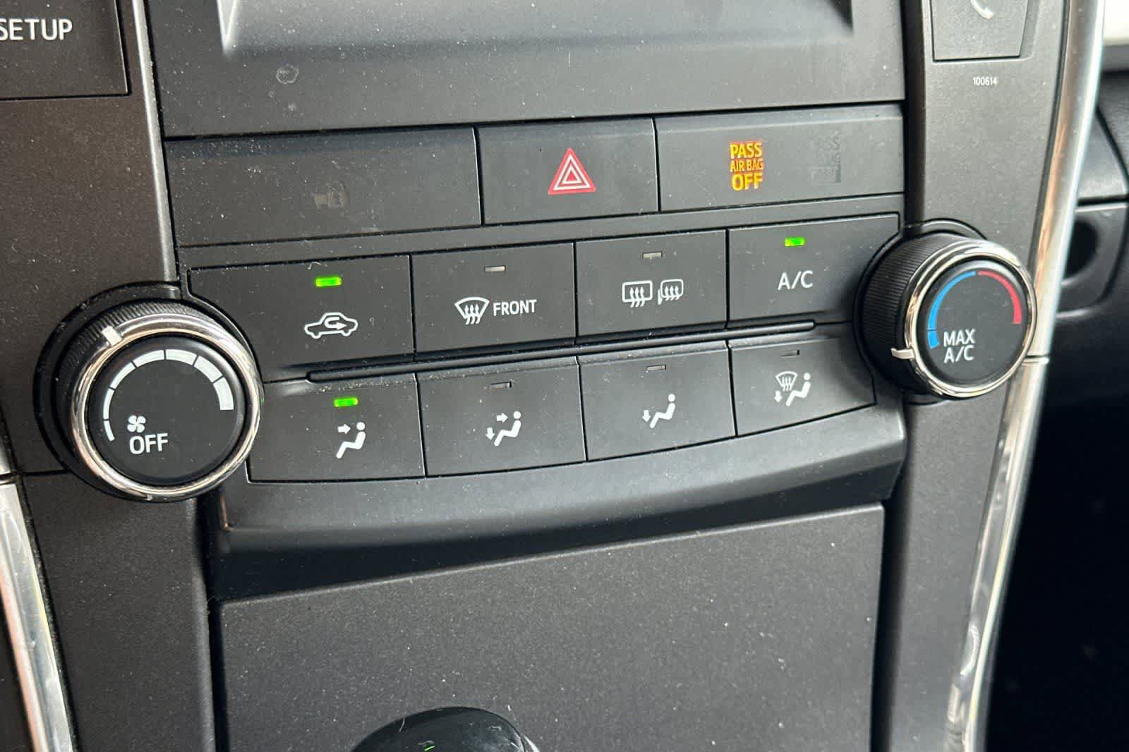 Used 2016 Toyota Camry SE FWD image 21