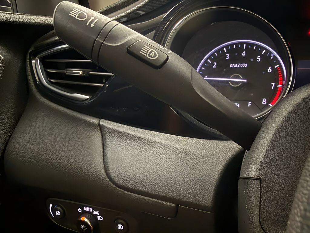 Used 2021 Buick Encore GX Preferred w/ Sport Touring Package FWD image 18