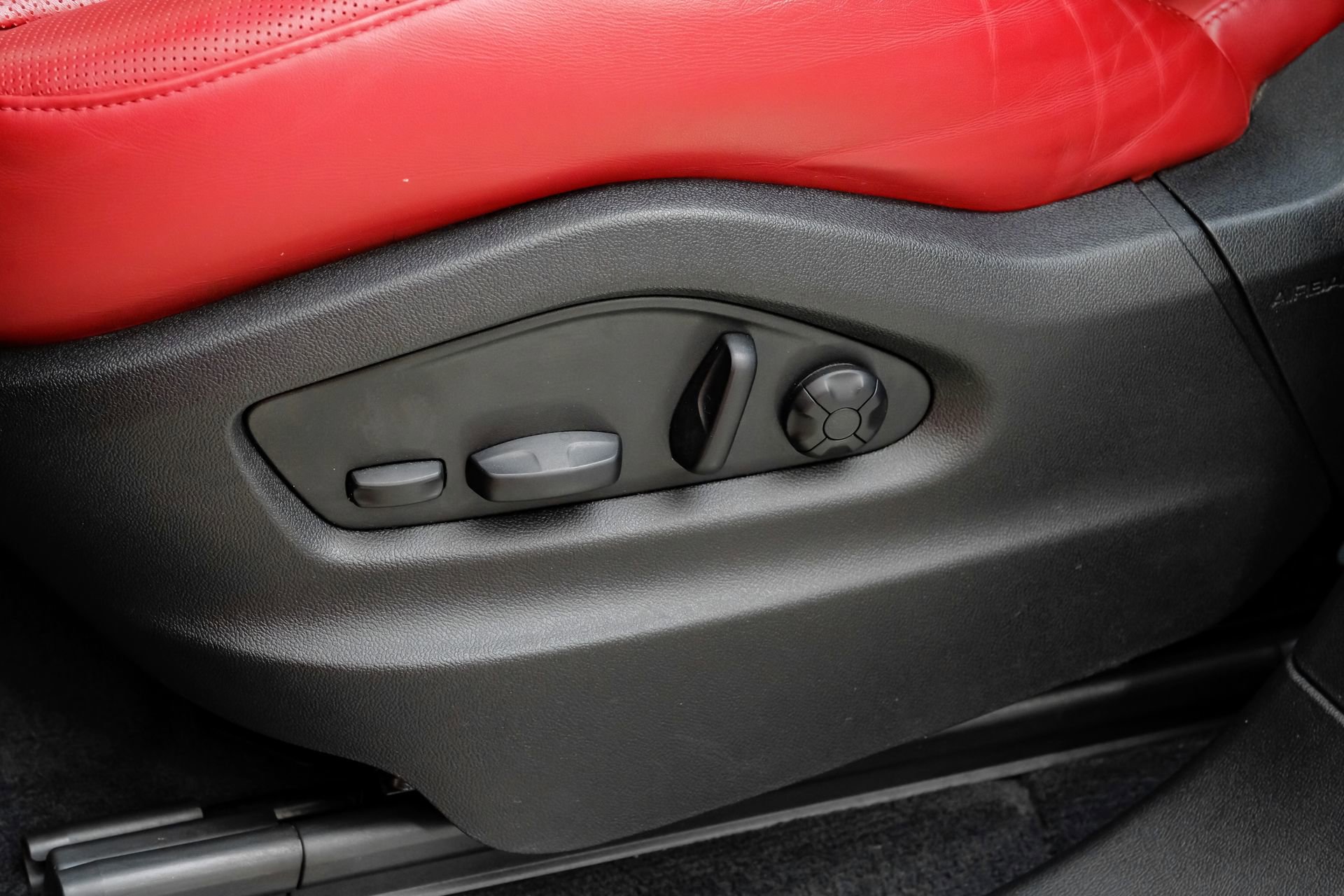 Used 2023 Porsche Cayenne Platinum Edition image 34