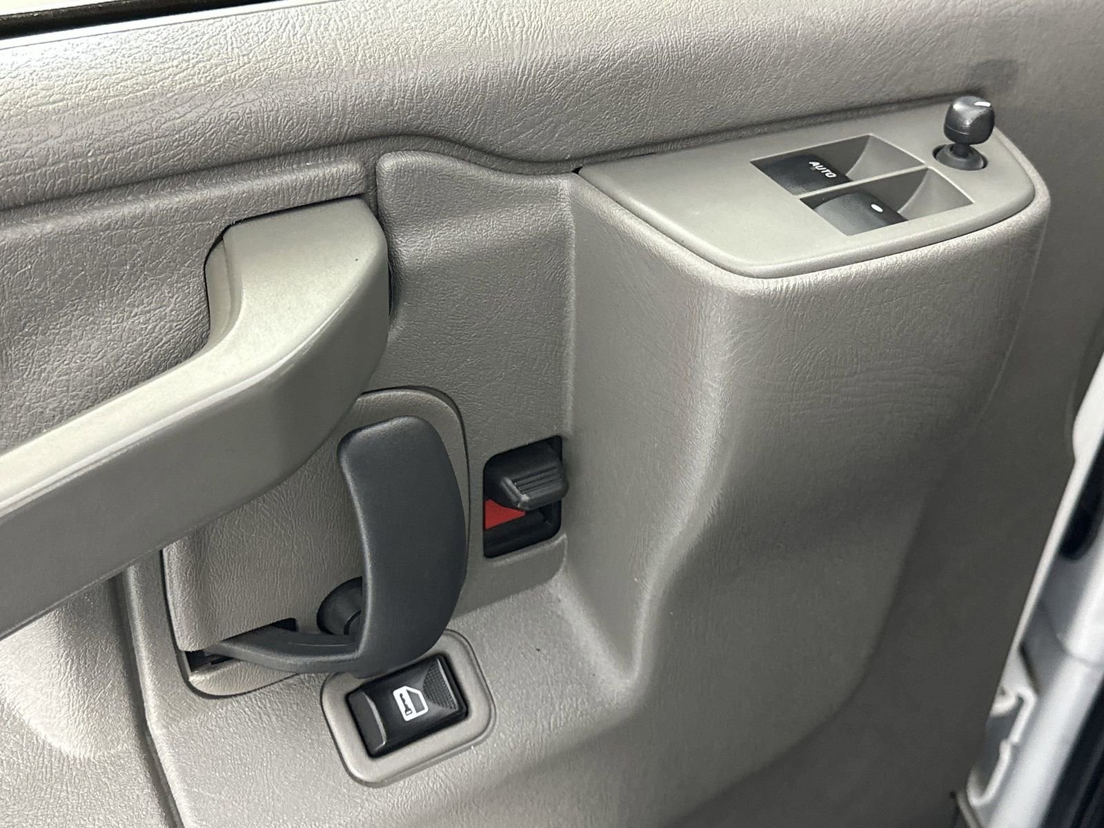 Used 2019 Chevrolet Express 3500 LT w/ LT Preferred Equipment Group RWD image 13